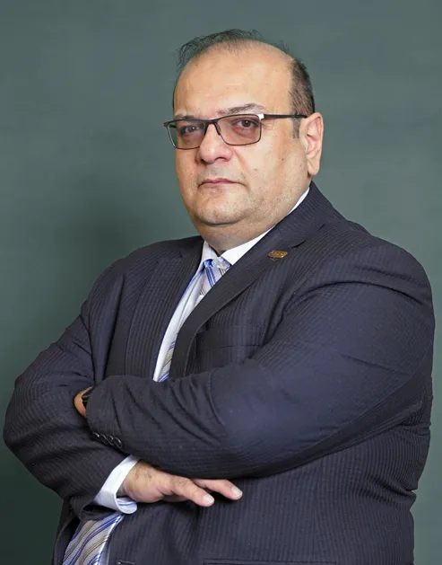 پروتزیست علی شیاری