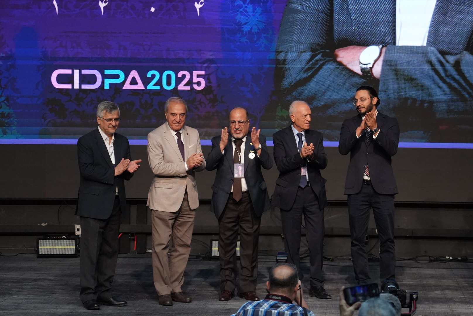 گزارش تصویری آیین افتتاحیه 32 امین کنگره علمی جامعه دندان سازان ایران