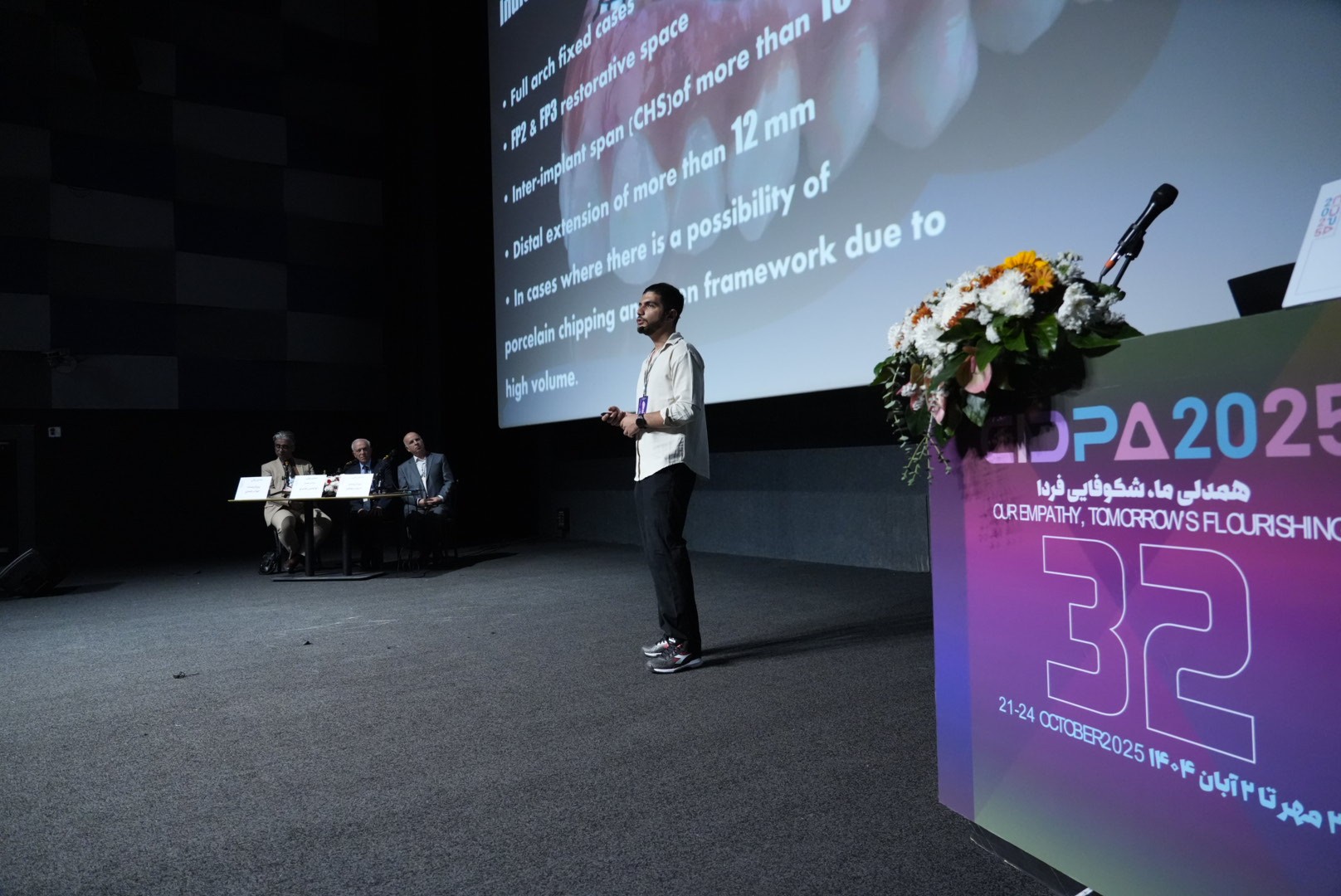 دومین روز از سی و دومین کنگره بین المللی جامعه و انجمن علمی دندانسازی ایران کار خود را با برگزاری چندین پنل آموزشی به پایان رساند