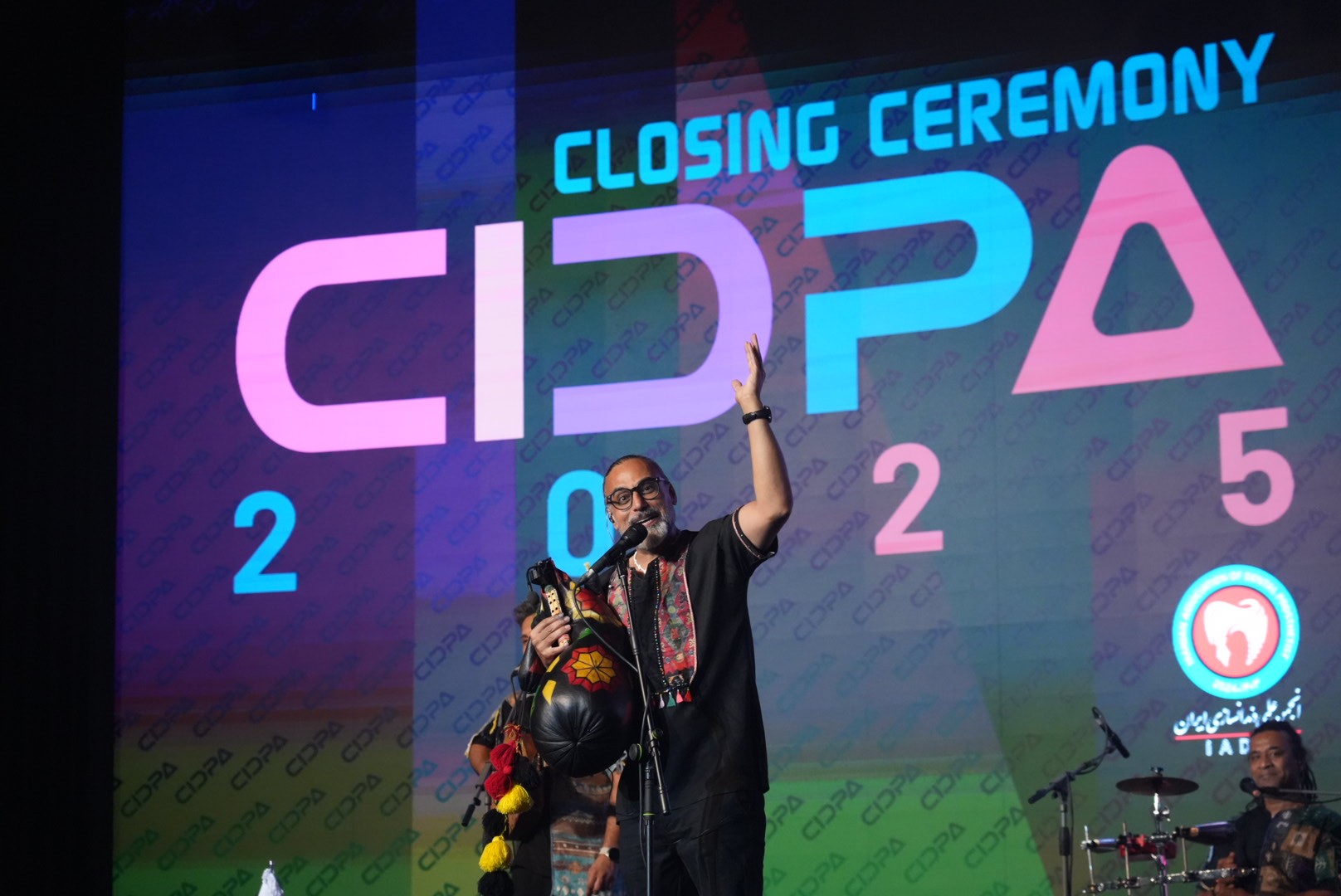 اختتامیه سی‌ودومین کنگره بین‌المللی جامعه و انجمن علمی دندانسازی ایران با تجلیل از برگزیدگان، پیشکسوتان و کادر اجرایی برگزار شد.